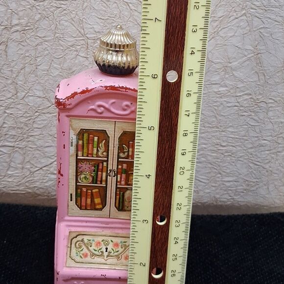 Vtg. Tins & Powder boxes & vintage Avon bottle - Picture 16 of 16